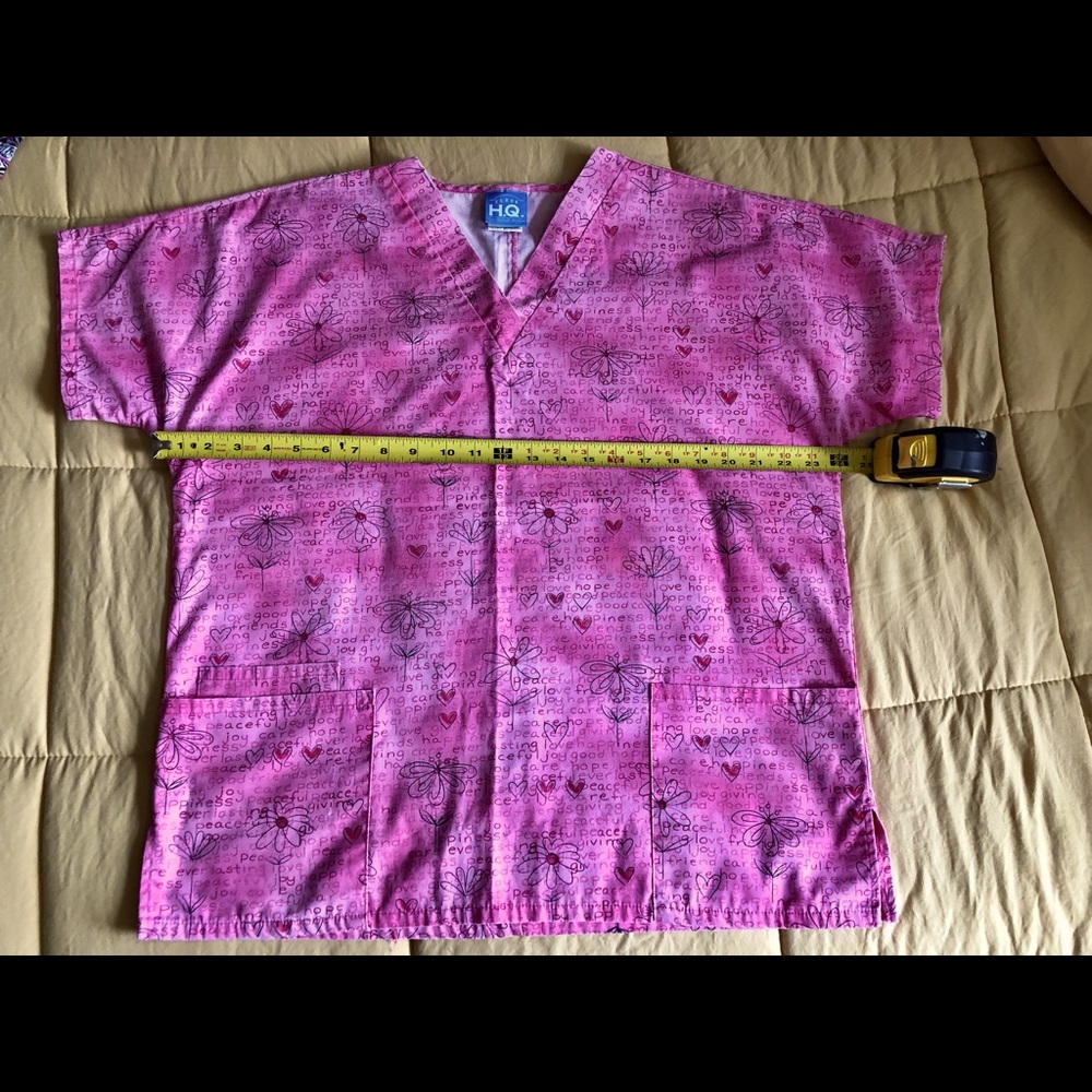 HQ scrub top